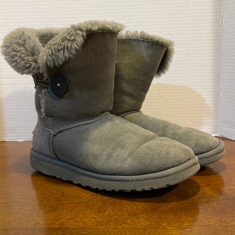 Ugg Bailey Button winter Boots Grey Women’s size 7